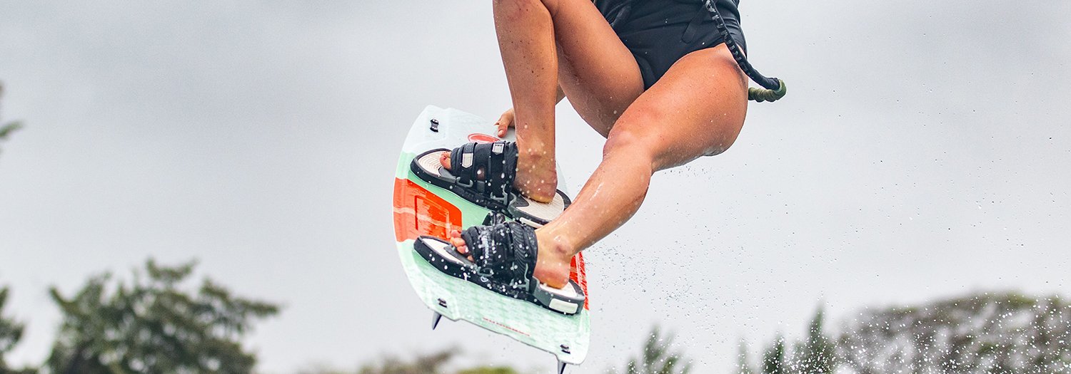 rad pady na kiteboard twintip h2o cabrinha windsurfing karlin obrazek na vode holka